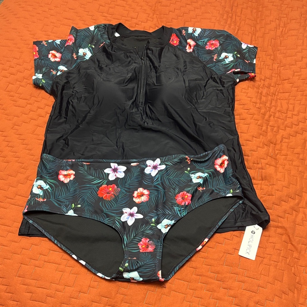 RIP CURL Black Floral Short Sleeve Rash Guard Bikini Set - Black/Floral